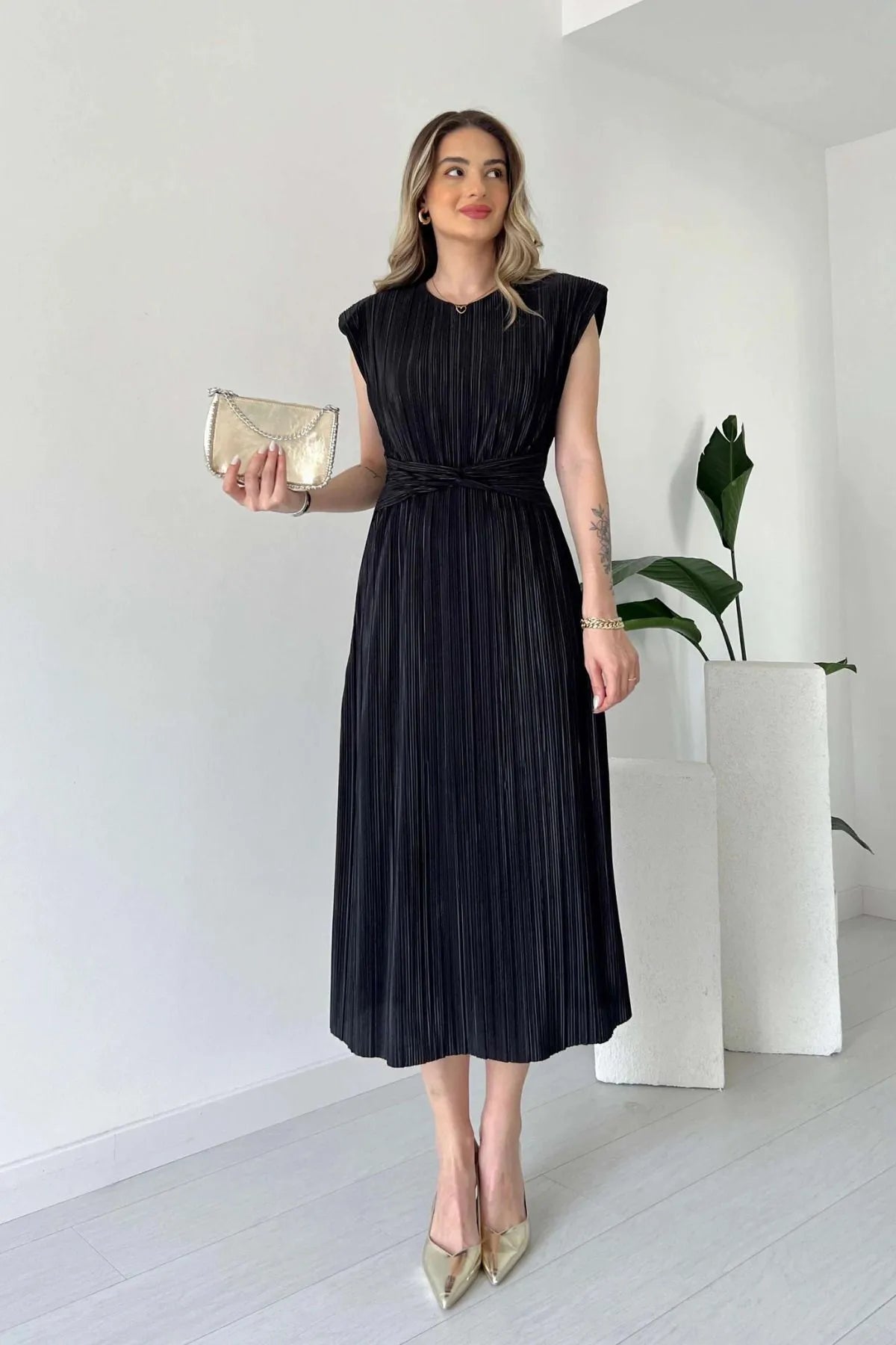 Nyxa Pleated Dress – Black