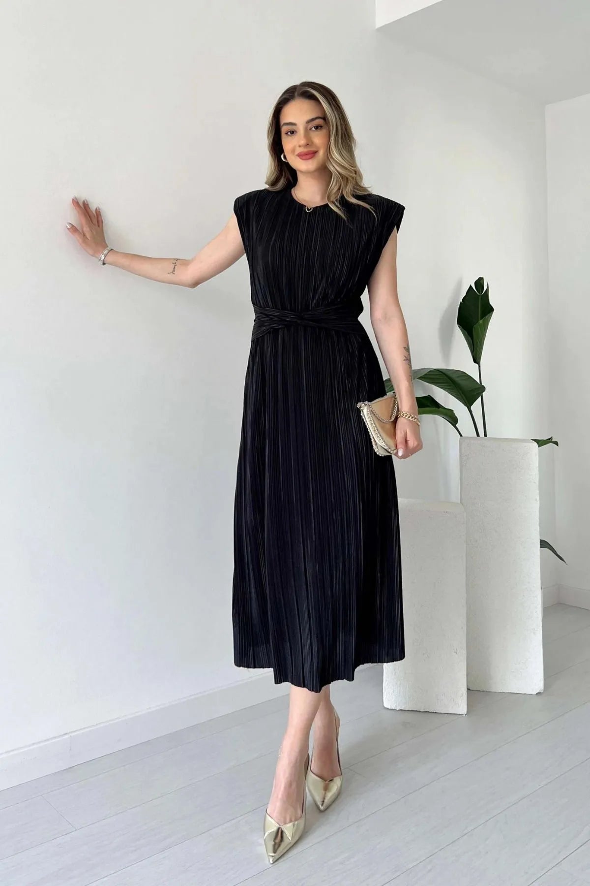 Nyxa Pleated Dress – Black