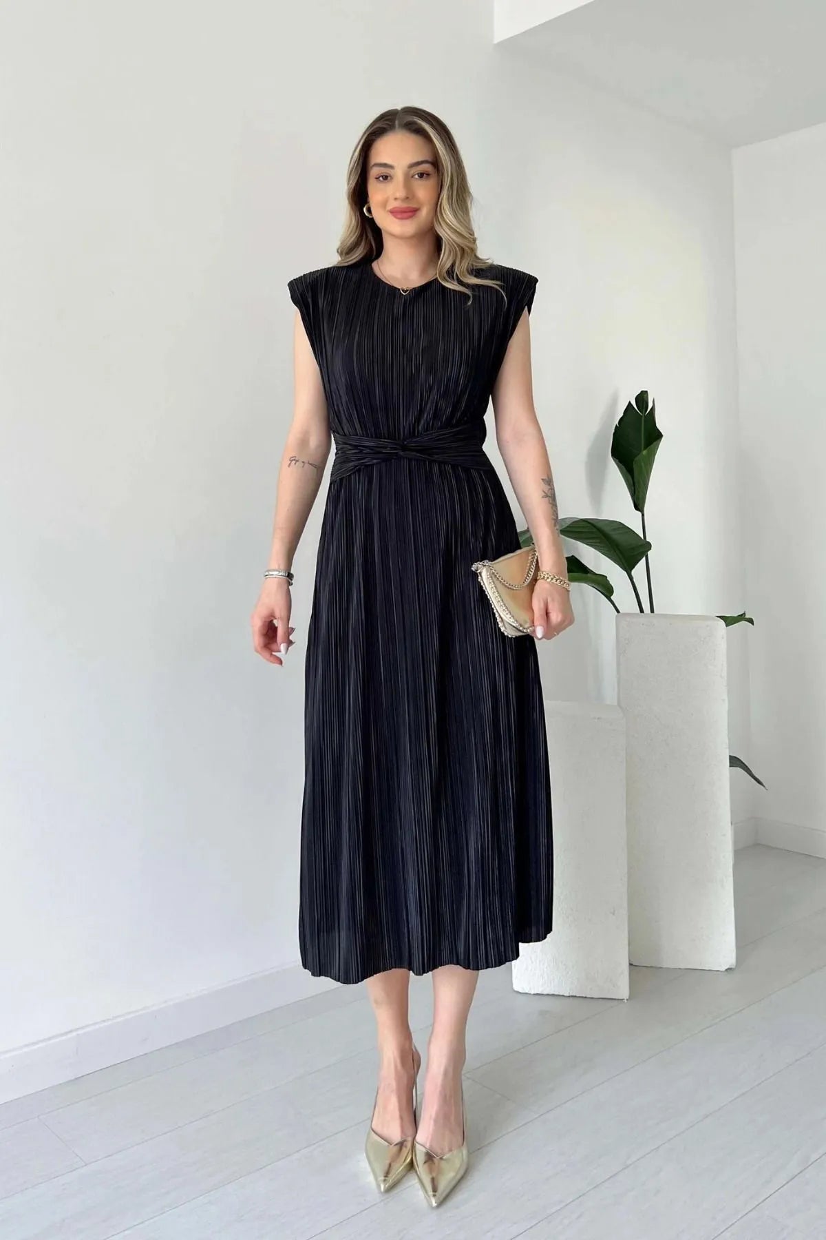 Nyxa Pleated Dress – Black